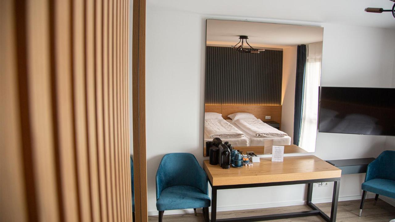 Rheinapart Hotel Und Boardinghouse Bornheim  Bagian luar foto