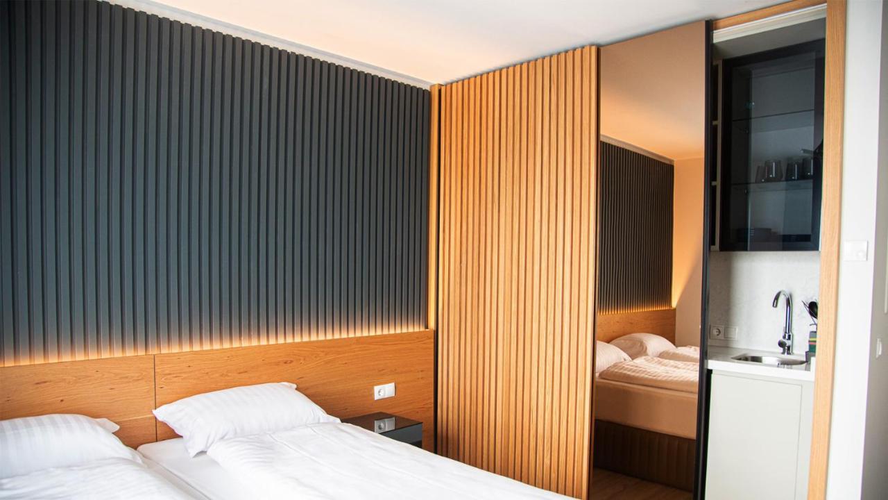 Rheinapart Hotel Und Boardinghouse Bornheim  Bagian luar foto