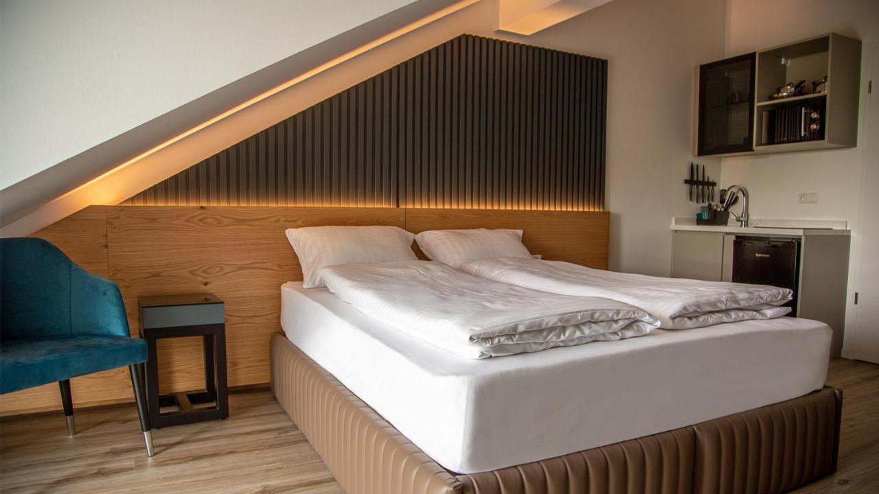 Rheinapart Hotel Und Boardinghouse Bornheim  Bagian luar foto